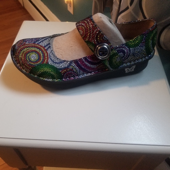 Nursing shoes and every day shoes used once - Picture 2 of 5